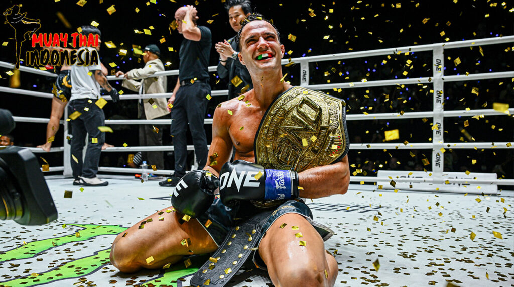 Muay Thai Indonesia Jonathan Di Bella Hancurkan Zhang Bohai dengan Kemenangan Mutlak di ONE Friday Fights